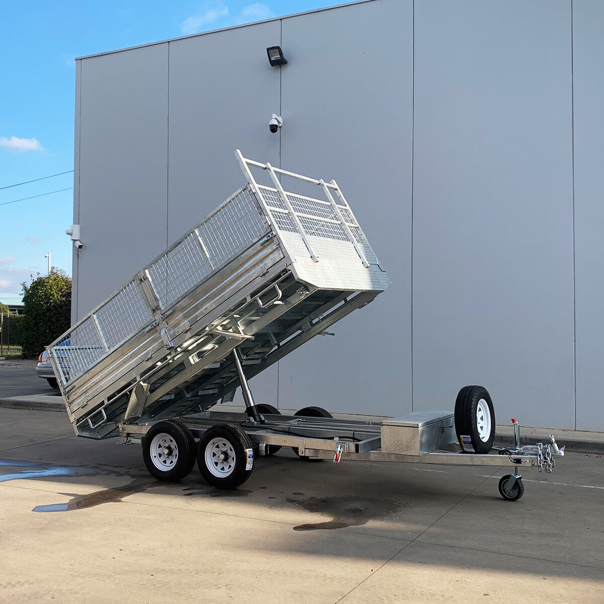 Hydraulic Flatbed Tipper Trailer with Ramps - 12x7 36m x 21m 3500kg