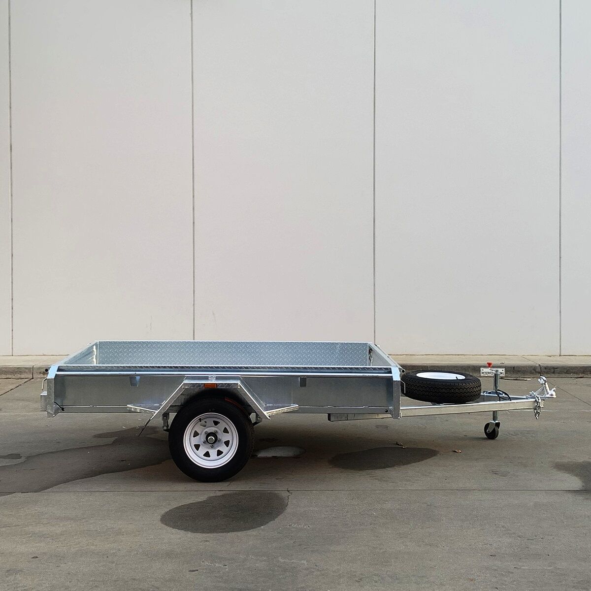 Single Axle Trailer - 8x5 24m x 15m 750kg